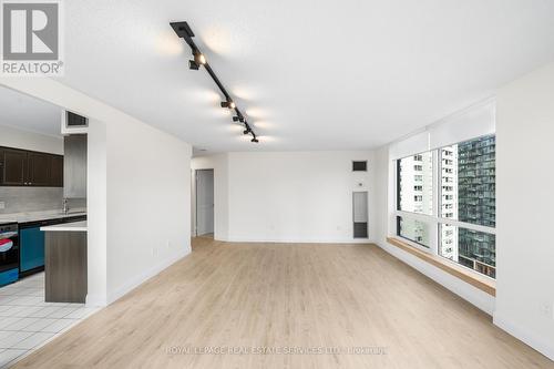 1605 - 1055 Bay Street, Toronto, ON - Indoor Photo Showing Kitchen