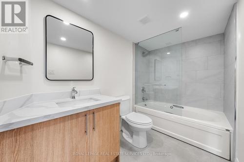 1605 - 1055 Bay Street, Toronto, ON - Indoor Photo Showing Bathroom