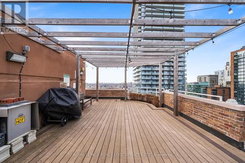 1605 - 1055 Bay Street, Toronto, ON - Outdoor