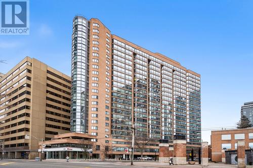 1605 - 1055 Bay Street, Toronto, ON - Outdoor With Facade