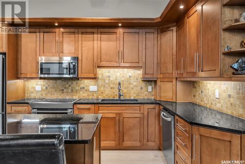 206 211 D Avenue N, Saskatoon, SK - Indoor Photo Showing Kitchen With Double Sink