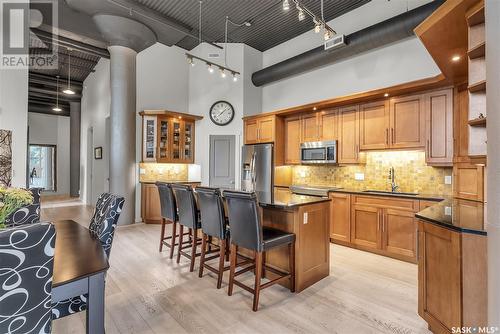 206 211 D Avenue N, Saskatoon, SK - Indoor Photo Showing Kitchen With Stainless Steel Kitchen With Upgraded Kitchen