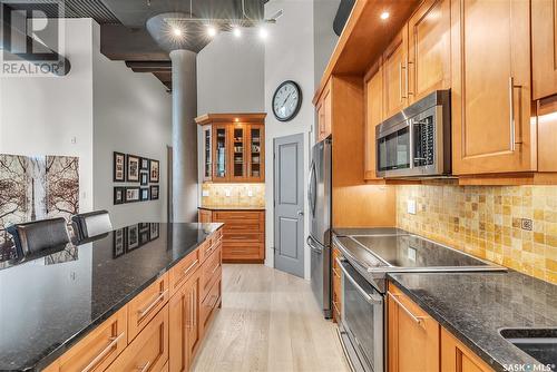 206 211 D Avenue N, Saskatoon, SK - Indoor Photo Showing Kitchen