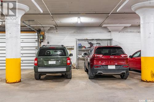 206 211 D Avenue N, Saskatoon, SK - Indoor Photo Showing Garage