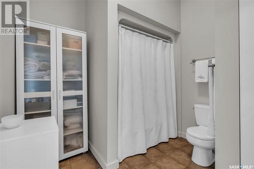 206 211 D Avenue N, Saskatoon, SK - Indoor Photo Showing Bathroom