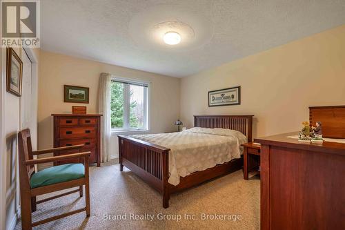 109 Alexandria St Street, Georgian Bluffs, ON - Indoor Photo Showing Bedroom