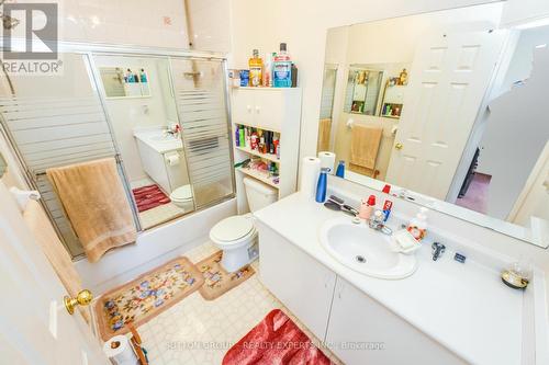 48 Yellow Brick Road, Brampton, ON - Indoor Photo Showing Bathroom