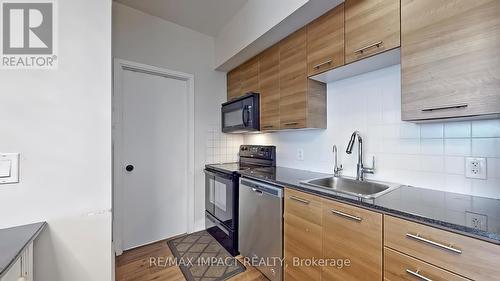 2212 - 125 Village Green Square, Toronto, ON - Indoor Photo Showing Kitchen