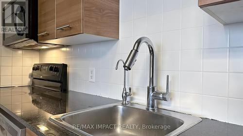 2212 - 125 Village Green Square, Toronto, ON - Indoor Photo Showing Kitchen