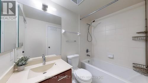 2212 - 125 Village Green Square, Toronto, ON - Indoor Photo Showing Bathroom