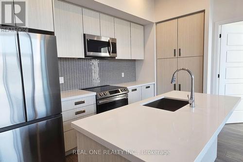 405 - 415 Sea Ray Avenue, Innisfil, ON - Indoor Photo Showing Kitchen With Upgraded Kitchen