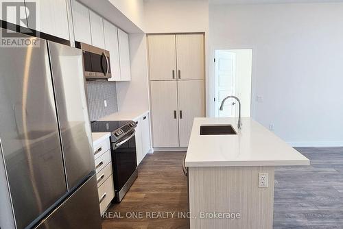 405 - 415 Sea Ray Avenue, Innisfil, ON - Indoor Photo Showing Kitchen With Upgraded Kitchen