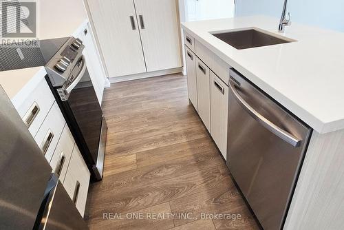 405 - 415 Sea Ray Avenue, Innisfil, ON - Indoor Photo Showing Kitchen