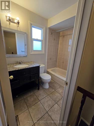 Upper - 5 Ravenswood Drive, Brampton, ON - Indoor Photo Showing Bathroom