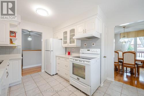 3218 Mccarthy Court, Mississauga, ON - Indoor Photo Showing Kitchen