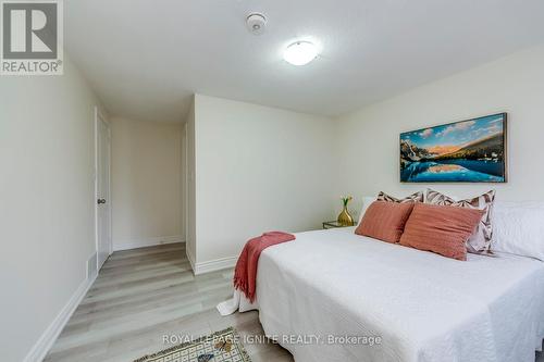 2656 Los Palmas Court, Mississauga, ON - Indoor Photo Showing Bedroom