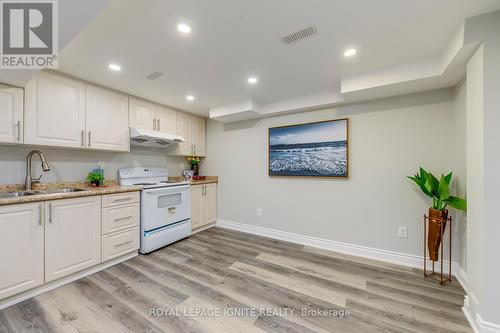 2656 Los Palmas Court, Mississauga, ON - Indoor Photo Showing Kitchen With Double Sink