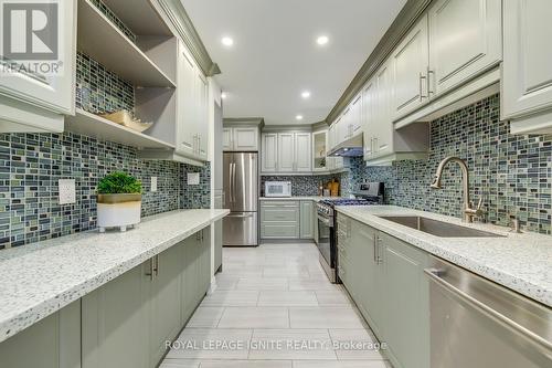 2656 Los Palmas Court, Mississauga, ON - Indoor Photo Showing Kitchen With Upgraded Kitchen