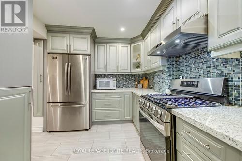 2656 Los Palmas Court, Mississauga, ON - Indoor Photo Showing Kitchen With Upgraded Kitchen