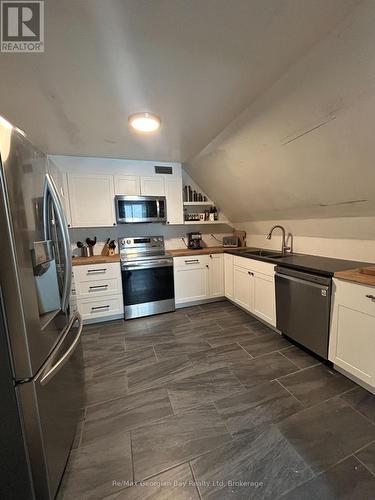 6409 Line 9 N, Oro-Medonte, ON - Indoor Photo Showing Kitchen