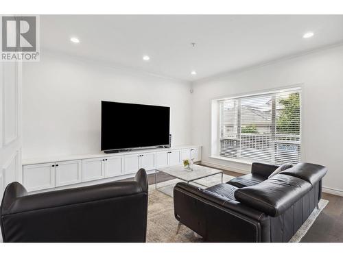 1521 W 61 Street, Vancouver, BC - Indoor Photo Showing Living Room