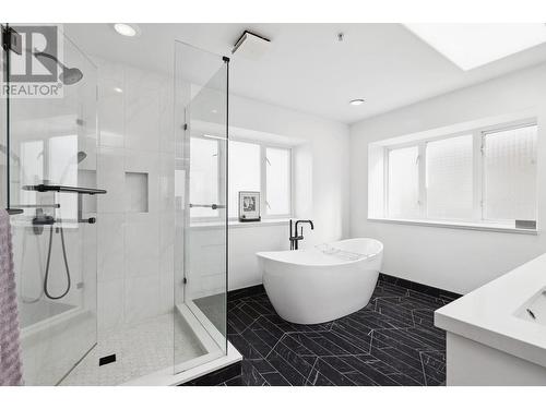 1521 W 61 Street, Vancouver, BC - Indoor Photo Showing Bathroom