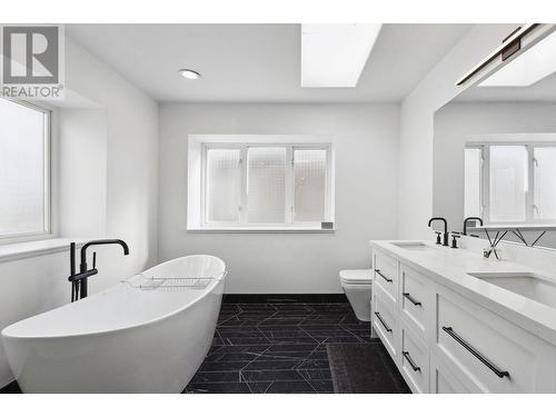 1521 W 61 Street, Vancouver, BC - Indoor Photo Showing Bathroom