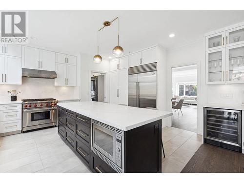 1521 W 61 Street, Vancouver, BC - Indoor Photo Showing Kitchen With Upgraded Kitchen