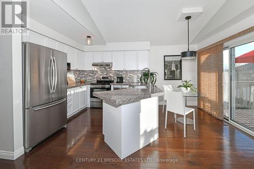 30 Foundry Lane, Whitby, ON - Indoor Photo Showing Kitchen With Upgraded Kitchen