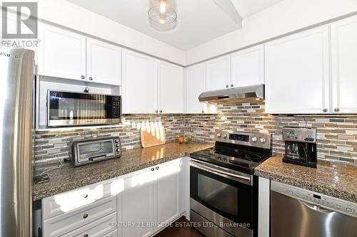 30 Foundry Lane, Whitby, ON - Indoor Photo Showing Kitchen