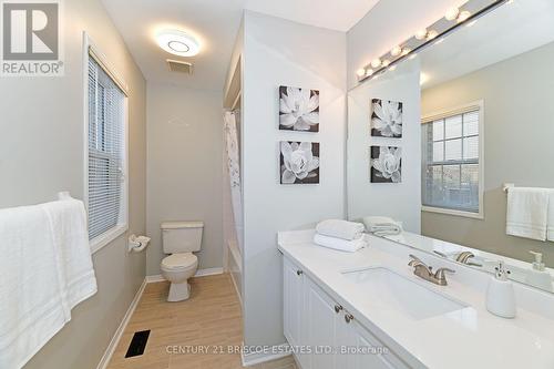 30 Foundry Lane, Whitby, ON - Indoor Photo Showing Bathroom