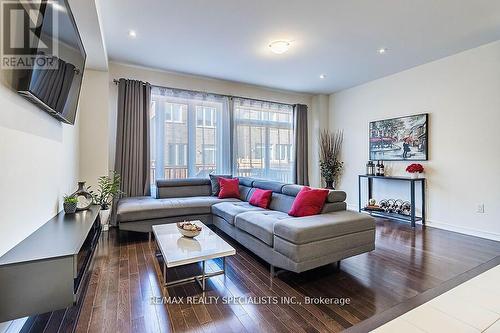 39 Adventura Road, Brampton, ON - Indoor Photo Showing Living Room