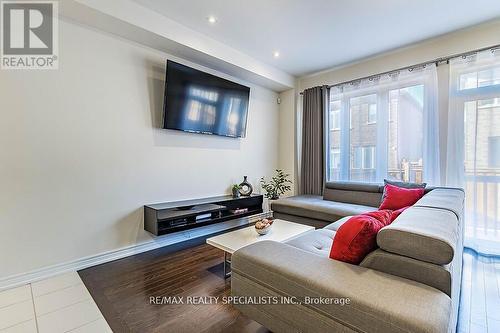 39 Adventura Road, Brampton, ON - Indoor Photo Showing Living Room