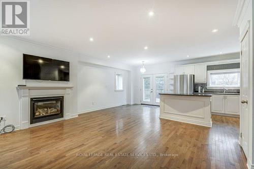 1992 Balsam Avenue, Mississauga, ON - Indoor Photo Showing Living Room With Fireplace