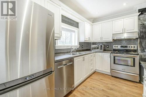 1992 Balsam Avenue, Mississauga, ON - Indoor Photo Showing Kitchen With Double Sink