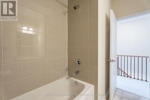 1405 Oakmont Common, Burlington, ON - Indoor Photo Showing Bathroom