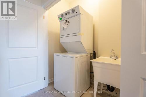 1405 Oakmont Common, Burlington, ON - Indoor Photo Showing Laundry Room