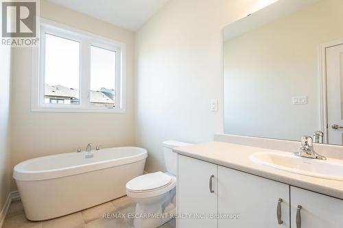 1405 Oakmont Common, Burlington, ON - Indoor Photo Showing Bathroom