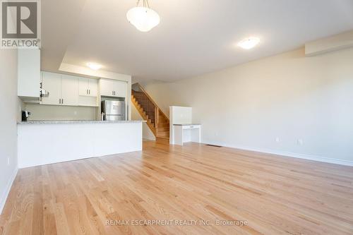 1405 Oakmont Common, Burlington, ON - Indoor Photo Showing Kitchen