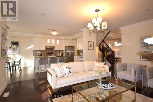 148 Rothbury Road, Richmond Hill, ON - Indoor Photo Showing Living Room