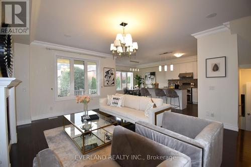 148 Rothbury Road, Richmond Hill, ON - Indoor Photo Showing Living Room