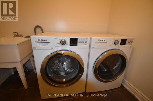 148 Rothbury Road, Richmond Hill, ON - Indoor Photo Showing Laundry Room