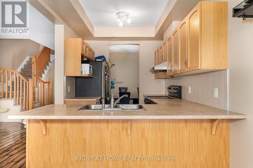 549 Ashbourne Crescent, Ottawa, ON - Indoor Photo Showing Kitchen