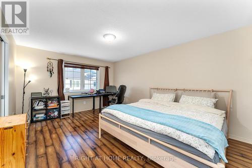 549 Ashbourne Crescent, Ottawa, ON - Indoor Photo Showing Bedroom