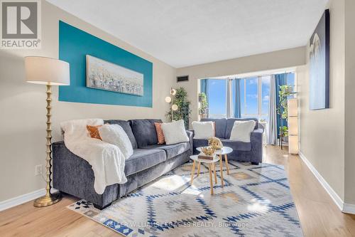 1701 - 145 Hillcrest Avenue, Mississauga, ON - Indoor Photo Showing Living Room