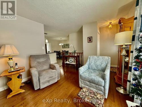 8 Otter Crescent, South Bruce, ON - Indoor Photo Showing Living Room