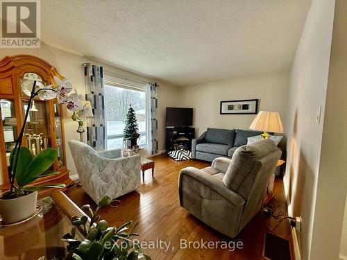 8 Otter Crescent, South Bruce, ON - Indoor Photo Showing Living Room