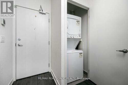 405 - 18 Rean Drive, Toronto, ON - Indoor Photo Showing Laundry Room