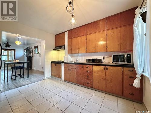 1222 Robinson Street, Regina, SK - Indoor Photo Showing Kitchen