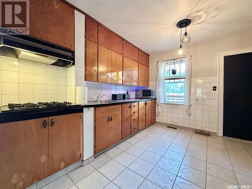 1222 Robinson Street, Regina, SK - Indoor Photo Showing Kitchen